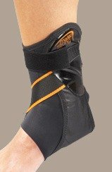 Tutore ortopedico bivalva per caviglia con imbottiture